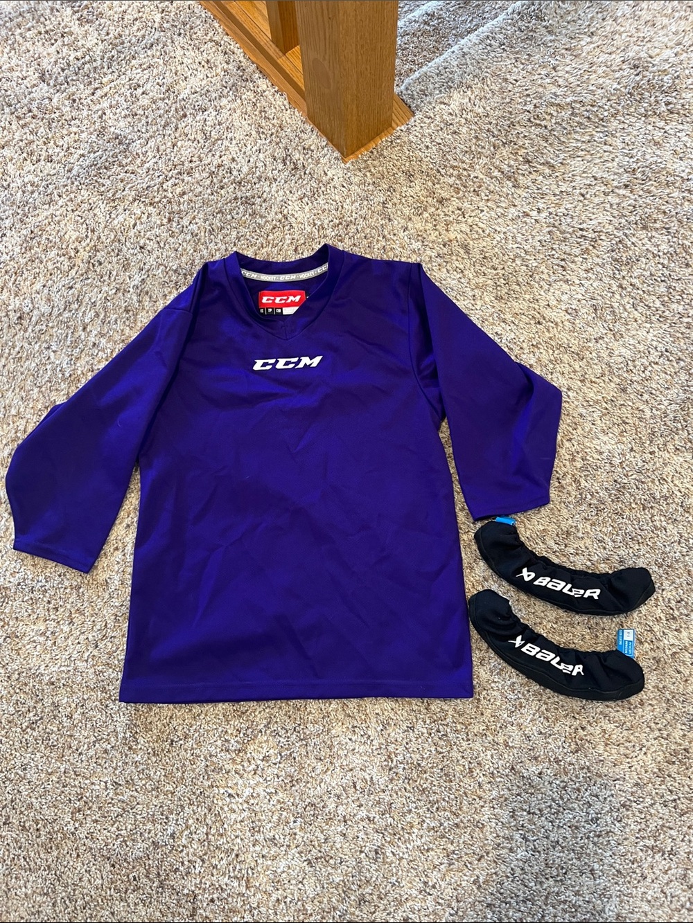 Youth XS hockey practice jersey and Bauer skate guards